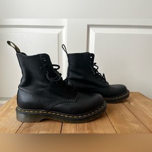 DOC MARTENS 1460 women’s pascal leather boot. Size 8, black.